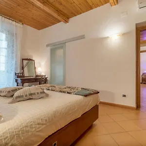 Borghese Roomy Flat Apartment